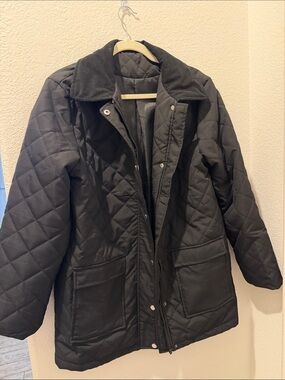 Classic Black Quilted Women's Jacket Unbranded Size M. Broken zipper, snaps only